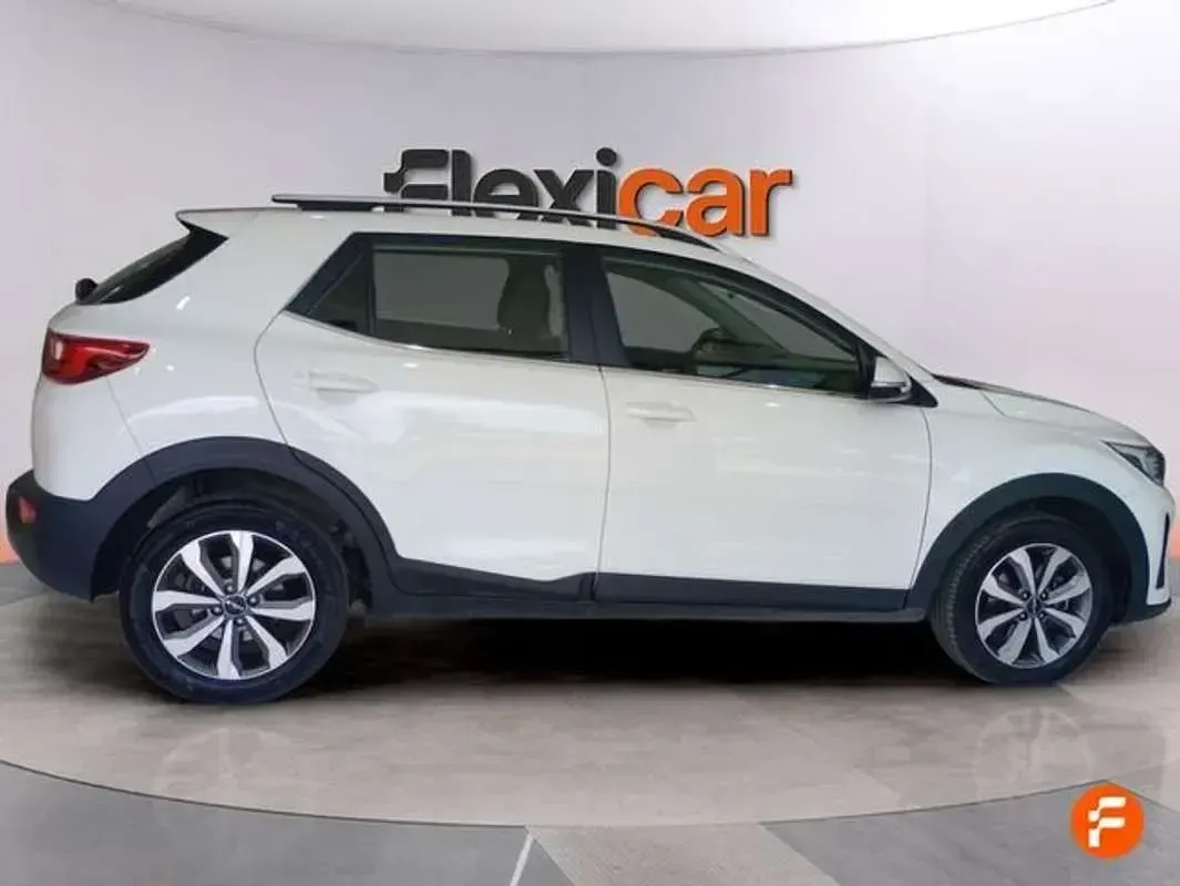 Usado Kia Stonic 101 CV (74 kW) 2025 Blanco SUV