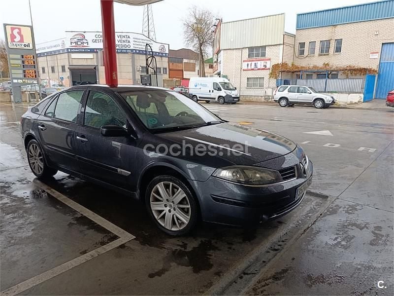 Usado Renault Laguna III Initiale 170 CV (125 kW) 2007 Gris / plata Berlina