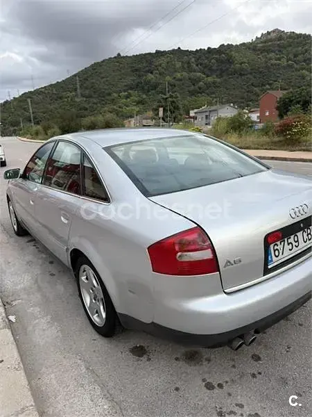Usado Audi A6 165 CV (121 kW) 2002 Gris / plata Berlina
