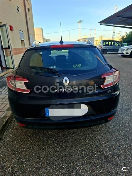 Usado Renault Mégane GrandTour Dynamique 110 CV (80 kW) 2014 Negro Familiar