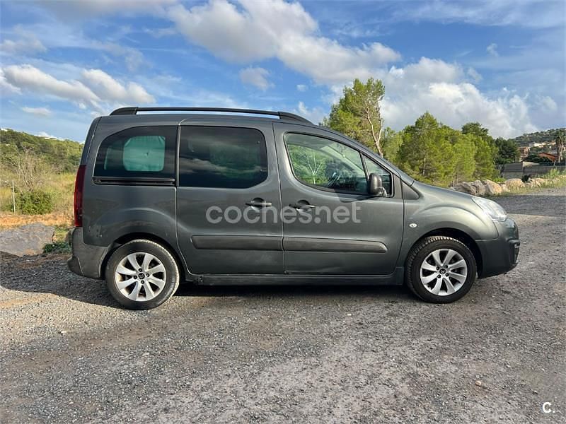 Usado Citroën Berlingo Feel 110 CV (80 kW) 2016 Gris / plata Monovolumen