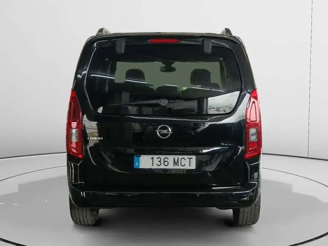 Usado Opel Combo Life Elegance 131 CV (96 kW) 2022 Negro Monovolumen