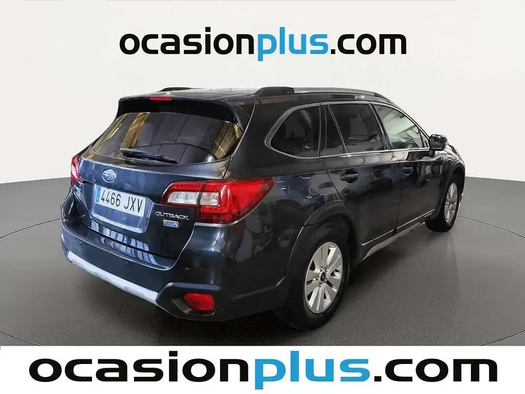 Usado Subaru Outback 150 CV (110 kW) 2017 Gris Familiar