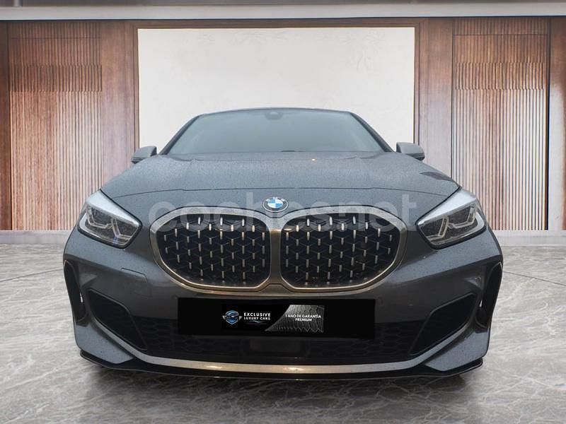 Gris / plata Usado 2020 BMW M135 Comfort Edition Utilitario | 33.990 € (Precio justo) - Imagen 1/4