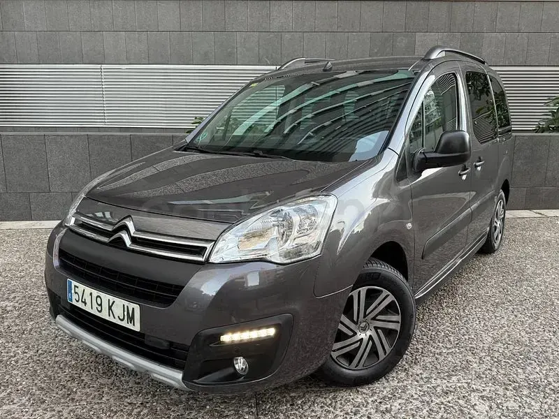 Usado Citroën Berlingo Shine 100 CV (73 kW) 2018 Marrón Monovolumen