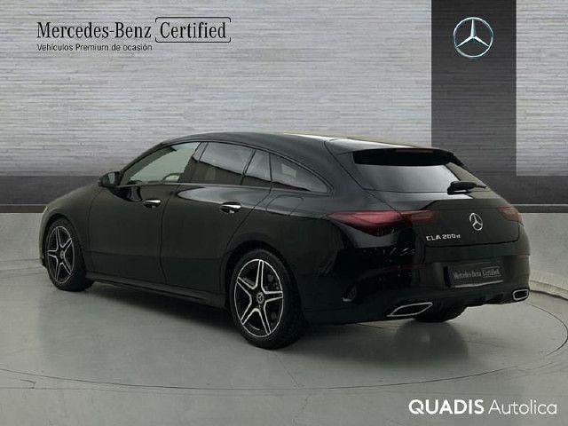 Usado Mercedes CLA200 Shooting Brake AMG line 150 CV (110 kW) 2024 Negro Familiar