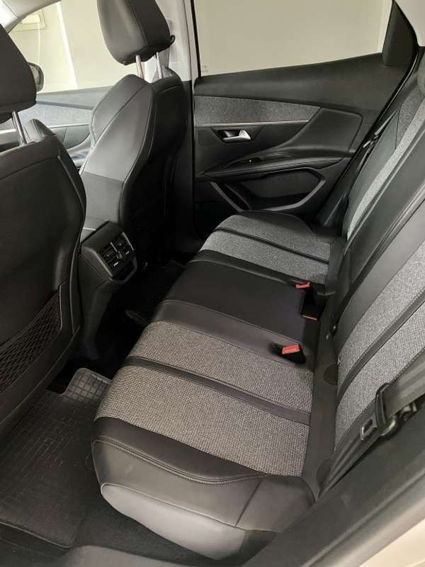 Usado Peugeot 3008 Allure 131 CV (96 kW) 2018 Blanco SUV