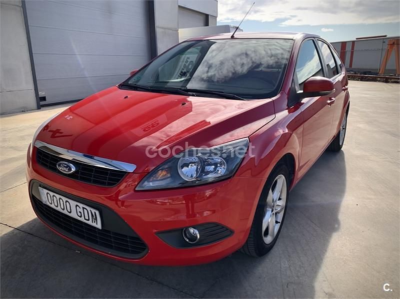 Usado Ford Focus Trend 100 CV (73 kW) 2008 Rojo Berlina