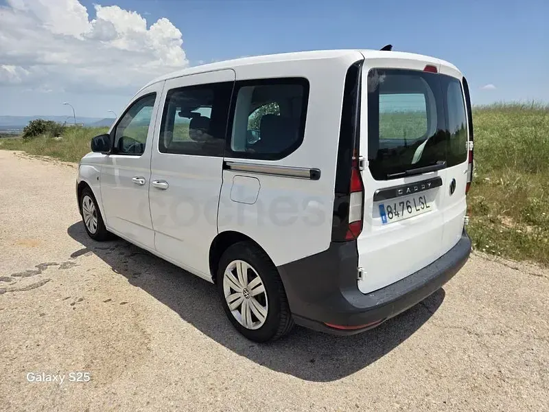 Usado VW Caddy 122 CV (89 kW) 2021 Blanco Monovolumen