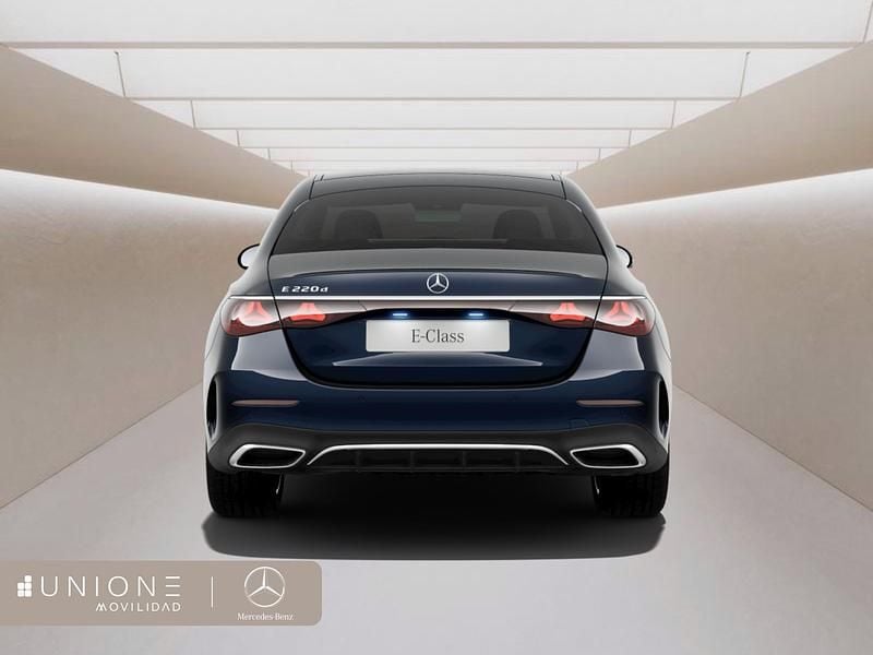 Nuevo Mercedes E220 194 CV (142 kW) 2026 Azul Berlina