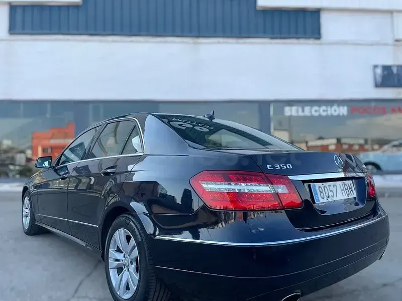 Usado Mercedes E350 Avantgarde 265 CV (194 kW) 2012 Azul Berlina