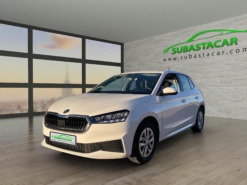 Usado Skoda Fabia Ambition 80 CV (58 kW) 2022 Blanco Utilitario