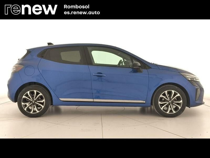 Käytetty Renault Clio V Techno 100 HP (73 kW) 2025 Sininen Sedan