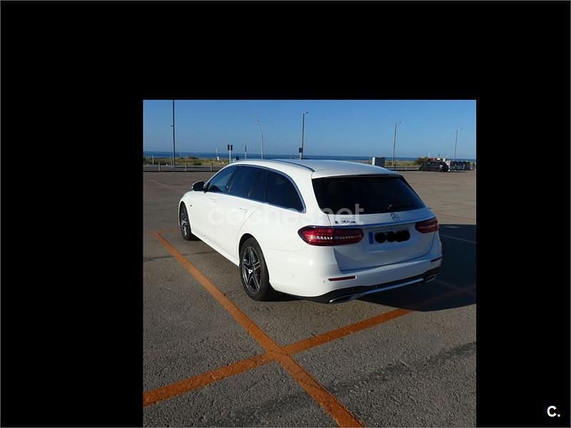 Usado Mercedes E300 320 CV (235 kW) 2021 Blanco Familiar