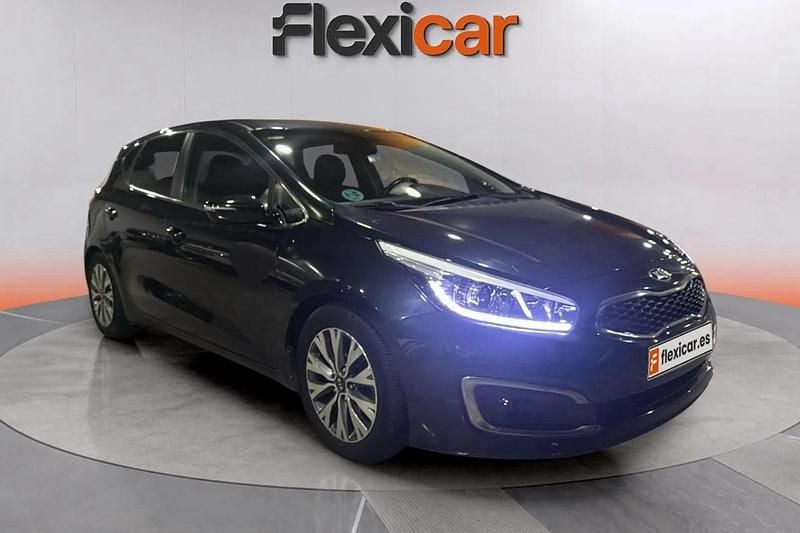 Gris Usado 2017 Kia Ceed Plus Berlina | 10.990 € (Buen precio) - Imagen 1/4