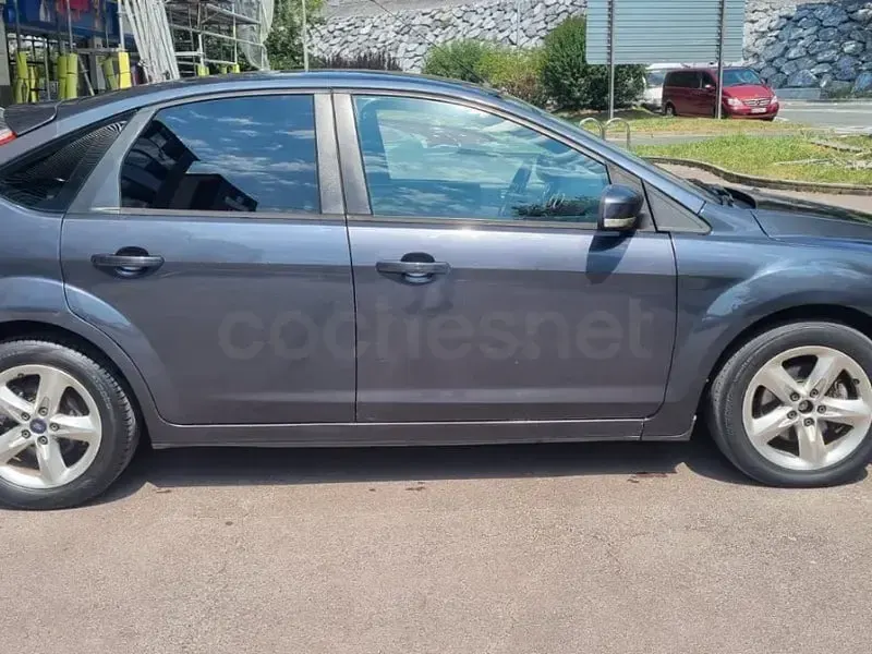 Usado Ford Focus Trend 109 CV (80 kW) 2011 Azul Berlina