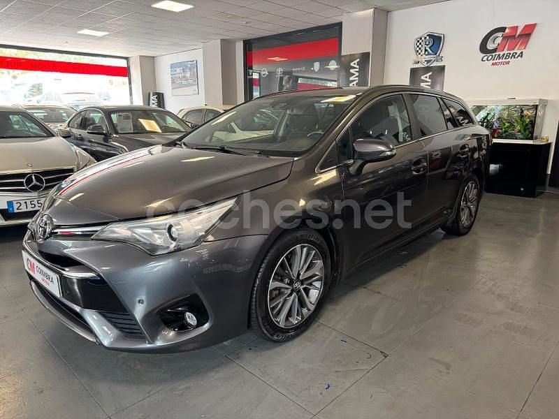 Gris / plata Usado 2017 Toyota Avensis Executive Familiar | 14.490 € (Precio justo) - Imagen 1/4