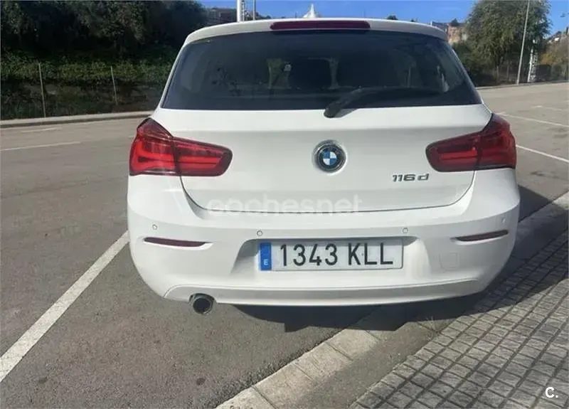 Usado BMW 116 116 CV (85 kW) 2018 Blanco Utilitario