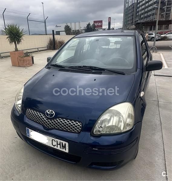Usado Toyota Yaris Terra 75 CV (55 kW) 2003 Azul Berlina