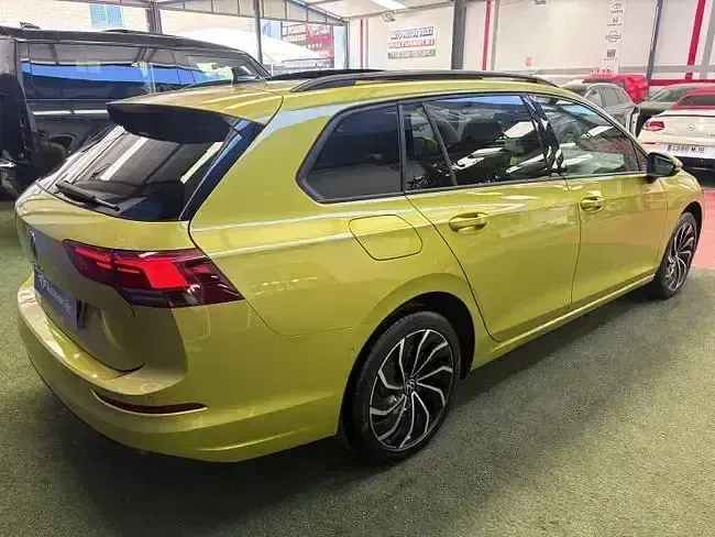 Usado VW Golf VIII Life 116 CV (85 kW) 2022 Verde Familiar