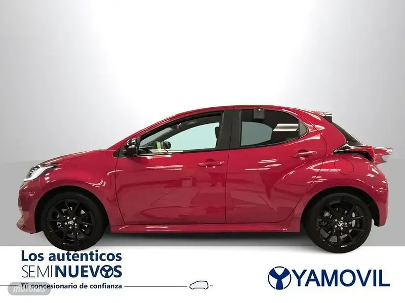 Usado Toyota Yaris Hybrid Plus 116 CV (85 kW) 2023 Rojo Berlina