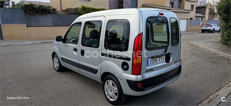 Usado Renault Kangoo Expression 85 CV (62 kW) 2008 Gris / plata Familiar