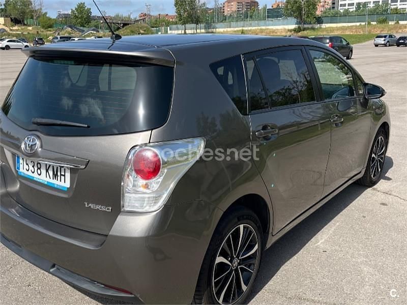 Käytetty Toyota Verso Advance 132 HP (97 kW) 2018 Harmaa Tila-auto