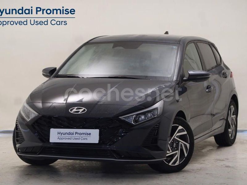 Gris / plata Usado 2024 Hyundai i20 Berlina | 18.900 € (Precio justo) - Imagen 1/4