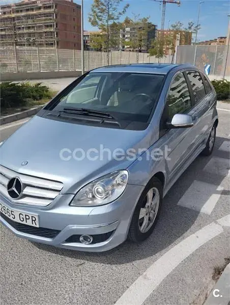 Usado Mercedes B200 140 CV (102 kW) 2009 Gris / plata Monovolumen