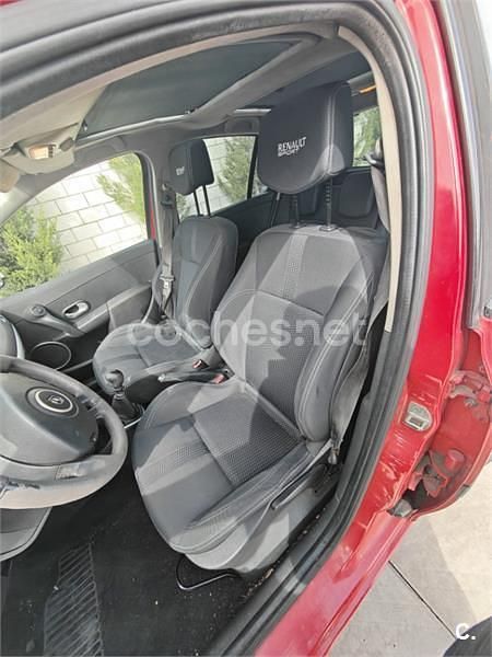 Usado Renault Clio II Dynamique 105 CV (77 kW) 2007 Rojo Berlina
