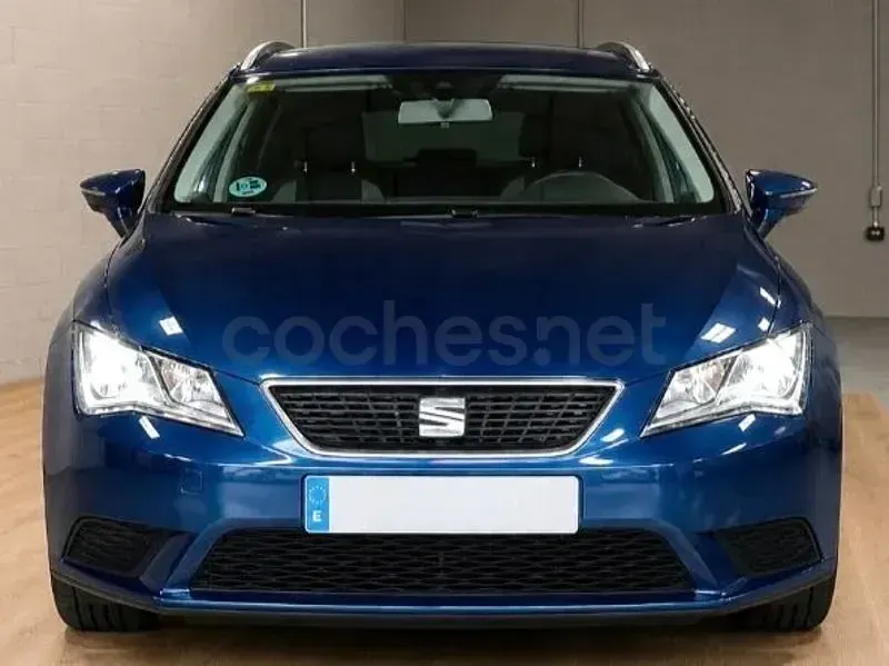 Usado Seat Leon Style 105 CV (77 kW) 2015 Azul Familiar