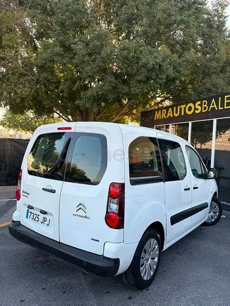 Usado Citroën Berlingo Live 100 CV (73 kW) 2016 Blanco Monovolumen