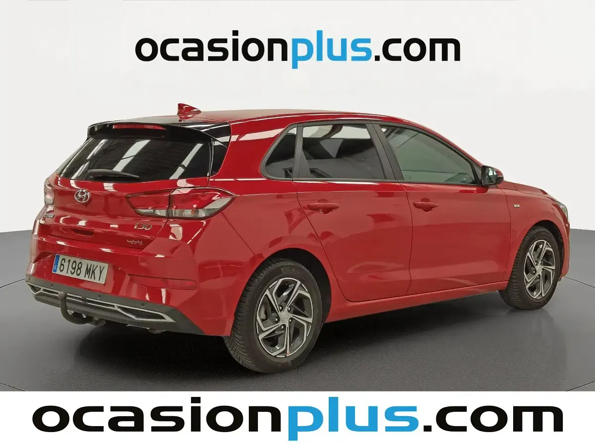 Usado Hyundai i30 120 CV (88 kW) 2023 Rojo Utilitario