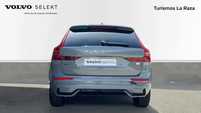 Usado Volvo XC60 Plus 350 CV (257 kW) 2024 Gris / plata SUV
