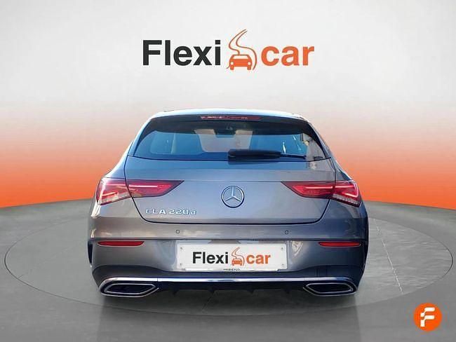 Usado Mercedes CLA220 Shooting Brake 190 CV (139 kW) 2020 Gris / plata Familiar