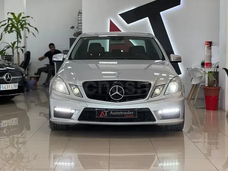 Usado Mercedes E200 Avantgarde 136 CV (100 kW) 2009 Gris / plata Berlina