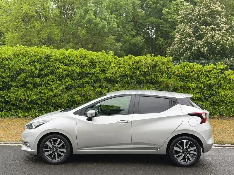 Usado Nissan Micra Tekna 90 HP (66 kW) 2019 Cinzento Citadino
