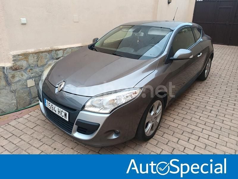Gris / plata Usado 2011 Renault Mégane III Dynamique Berlina | 4990 € (Precio justo) - Imagen 1/2
