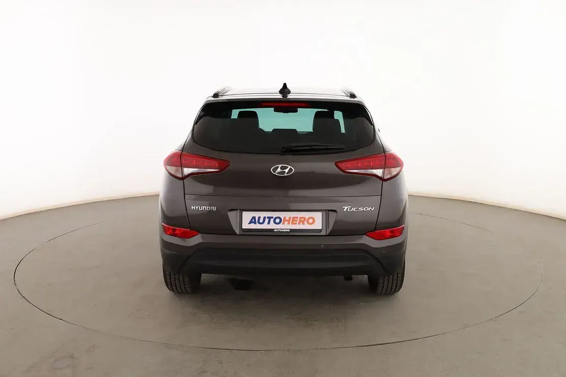 Usado Hyundai Tucson 115 CV (84 kW) 2016 Gris SUV
