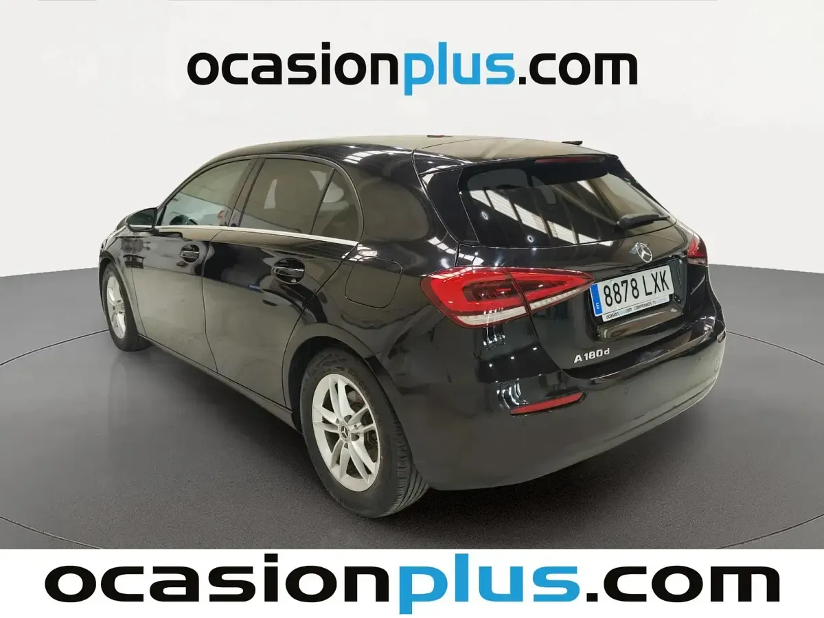 Usado Mercedes A180 116 CV (85 kW) 2019 Negro Utilitario