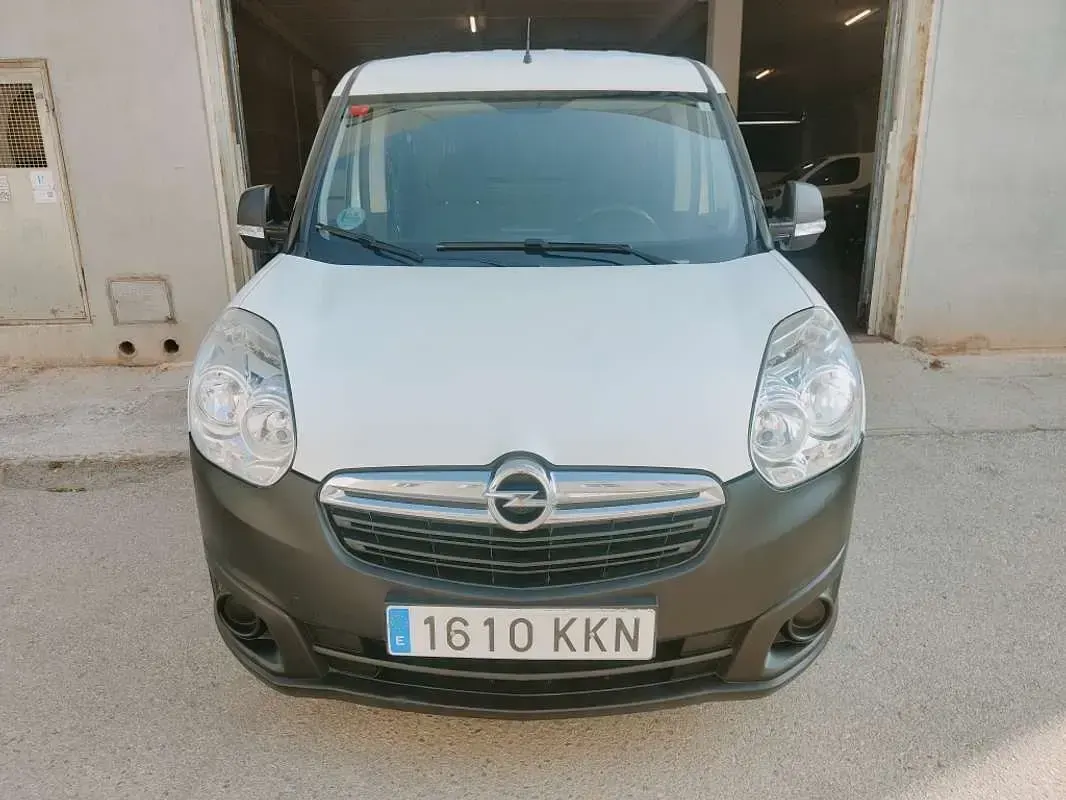 Usado Opel Combo 95 CV (69 kW) 2018 Blanco Monovolumen