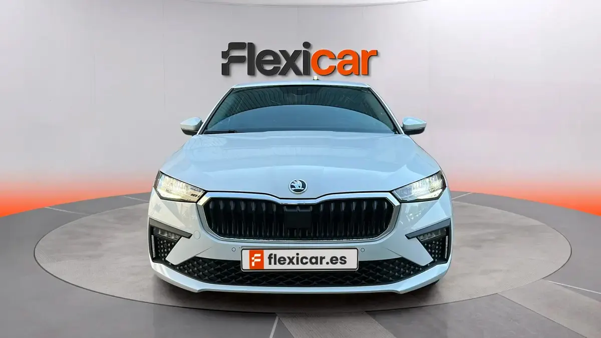 Usado Skoda Scala Selection 115 CV (84 kW) 2024 Blanco Utilitario
