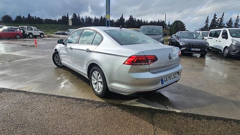 Usado VW Passat Business 150 CV (110 kW) 2021 Gris Berlina
