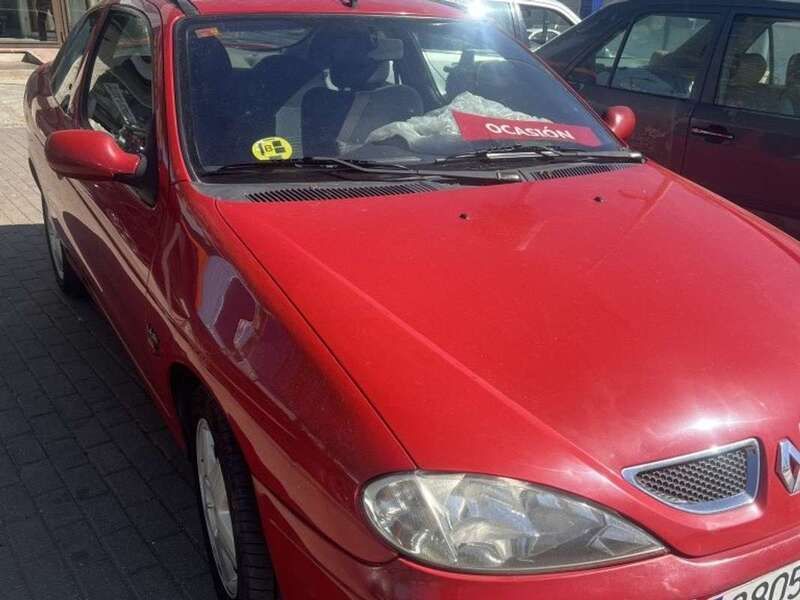 Usado Renault Mégane II Dynamique 98 CV (72 kW) 2002 Rojo Utilitario