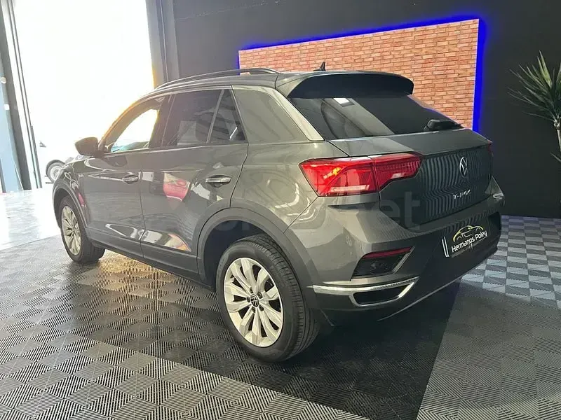 Usado VW T-Roc Advance 150 CV (110 kW) 2021 Gris / plata SUV