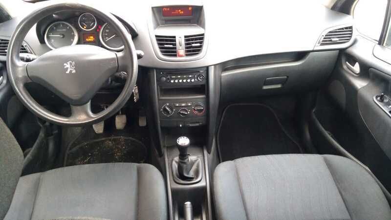 Usado Peugeot 207 70 CV (51 kW) 2007 Gris Utilitario