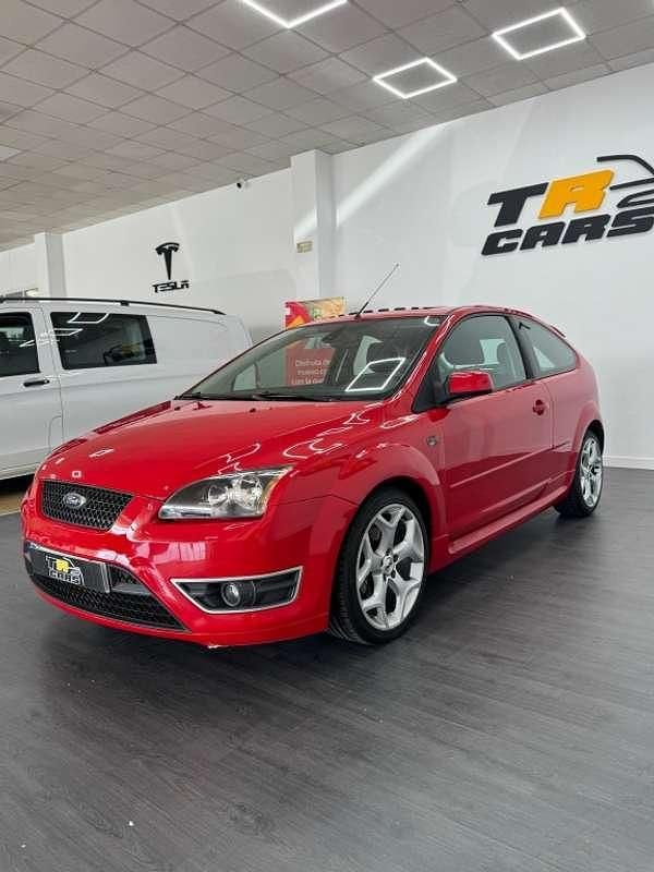 Rojo Usado 2006 Ford Focus Sport Utilitario | 5300 € (Precio justo) - Imagen 1/4