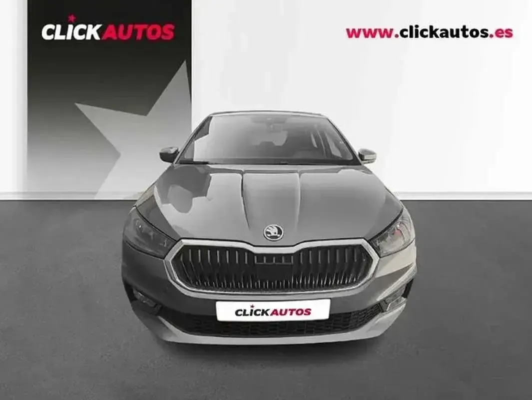 Usado Skoda Fabia Selection 95 CV (69 kW) 2025 Gris Utilitario
