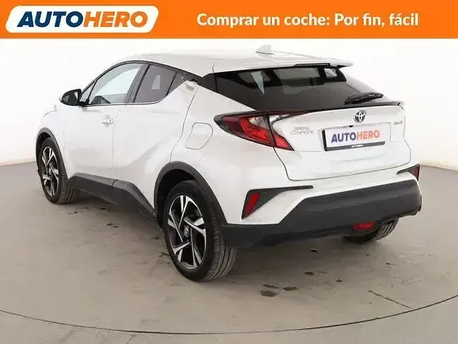 Begagnad Toyota C-HR Advance 125 HK (91 kW) 2023 Vit SUV