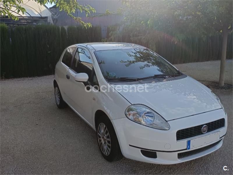 Usado Fiat Grande Punto Active 65 CV (47 kW) 2009 Blanco Utilitario